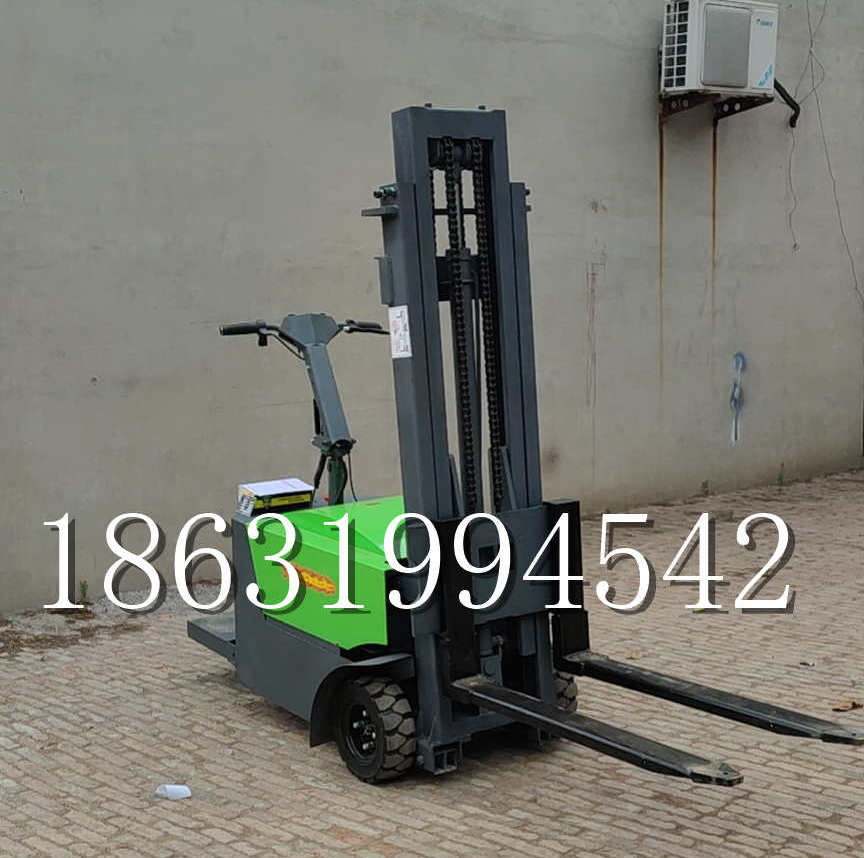 榆树市优程全电动叉车插腿式堆高车液压装卸车1.5吨升高小型站驾式铲车